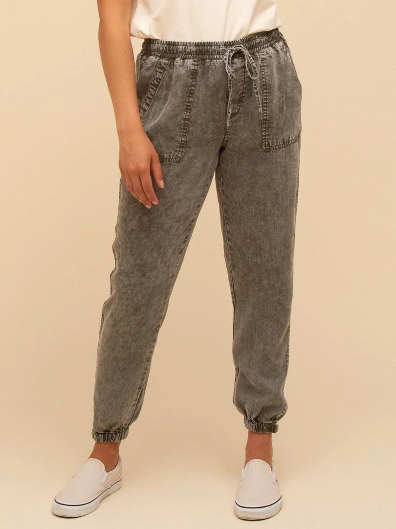 Thread & Supply Sustainable Serena Jogger 6 Thread & Supply Sustainable Serena Jogger