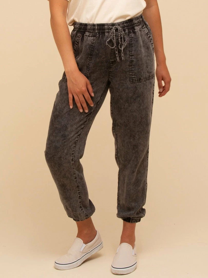 Thread & Supply Sustainable Serena Jogger 7 Thread & Supply Sustainable Serena Jogger